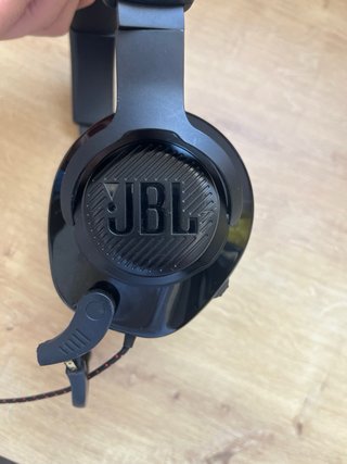 Auriculares JBL negros con micro dañado