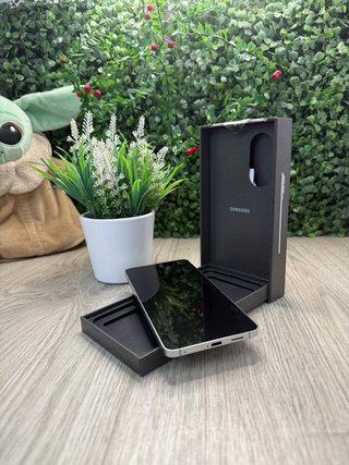 Samsung Galaxy S25 Edge 256GB (Semi Nuevo)