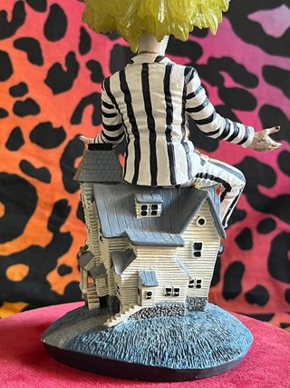 Figura Beetlejuice con casa
