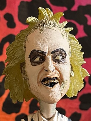 Figura Beetlejuice con casa