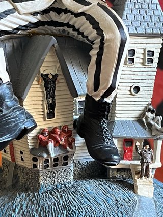 Figura Beetlejuice con casa