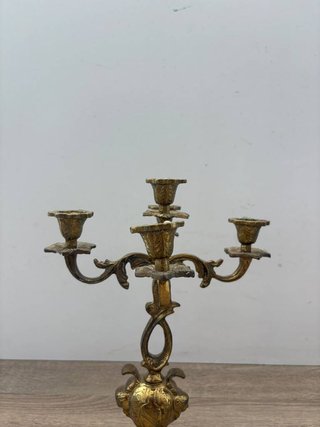 PAREJA CANDELABROS DORADOS