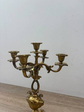 PAREJA CANDELABROS DORADOS