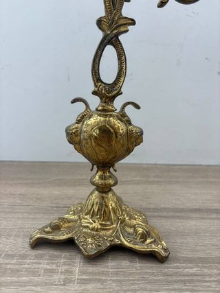 PAREJA CANDELABROS DORADOS
