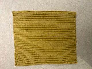 Gorro y buff amarillo de la marca Buff
