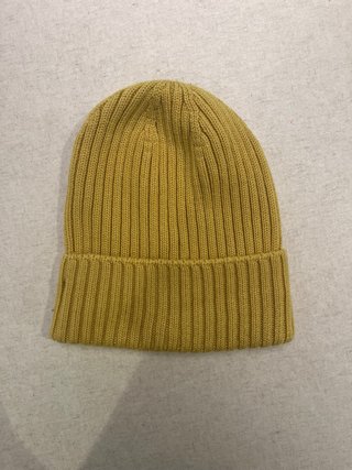 Gorro y buff amarillo de la marca Buff
