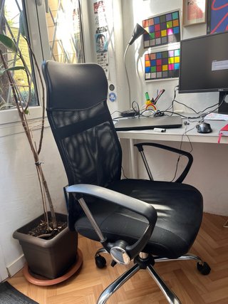 Silla de oficina ergonómica negra