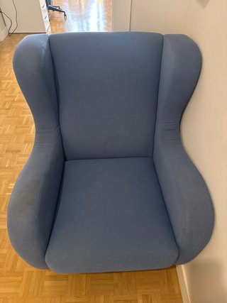 Sillón orejero azul de tela