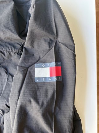 Chaqueta Tommy Hilfiger Negra con Capucha