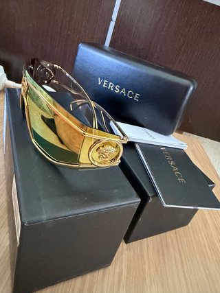 Gafas Versace Negras y Doradas