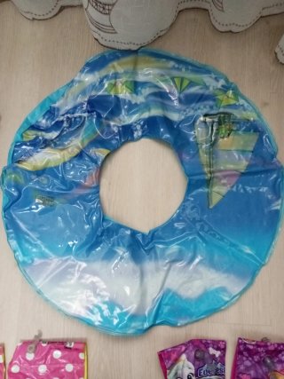 Lote piscina: flotador y manguitos