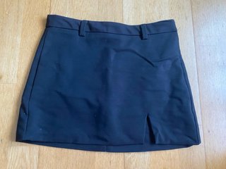 Falda corta negra Stradivarius