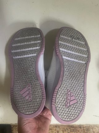 Zapatillas niña velcro blancas y rosas es talla 34