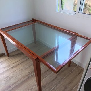 Tavolo da pranzo in legno e vetro