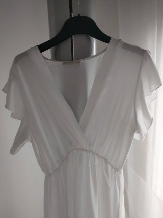 Vestito bianco lungo con volant