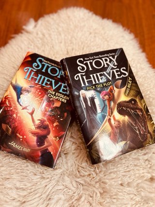 (8-12años)collection Story Thieves (como nuevos)