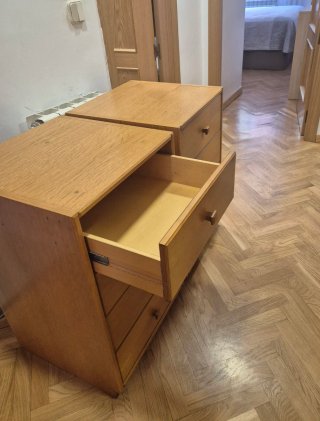 2 Comodini/Comode in legno di buona qualità