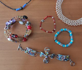 Collane e bracciali artigianato Kenya