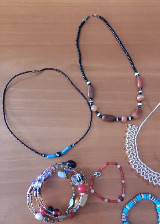 Collane e bracciali artigianato Kenya
