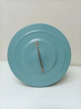 Cubo metálico turquesa con tapa