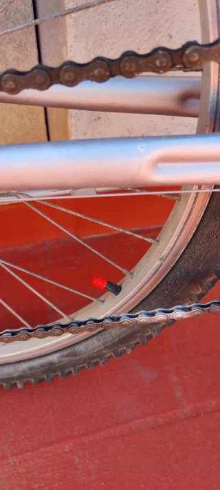 Bicicleta junior galvanizado en gris.
