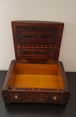 Antigua Caja Labrada - Fogués - Madera - 1950/70.