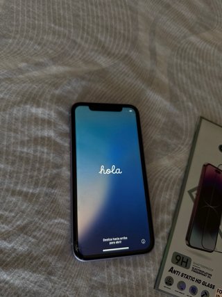 iPhone 11 64GB Morado + Protector Pantalla.
