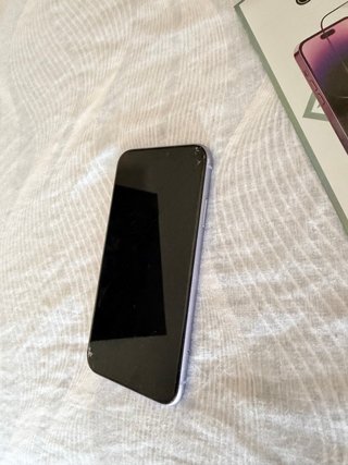 iPhone 11 64GB Morado + Protector Pantalla.