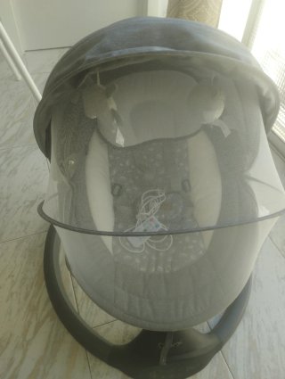 Mecedora bebé con mosquitera