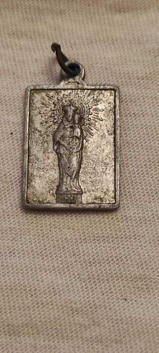 Cuatro Medallas y Cruz Hierro Antigua son cuatro