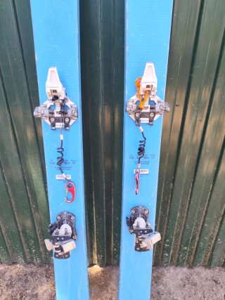 Esquís BlackCrows Freebird 162cm + pieles de foca