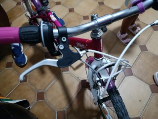 Bicicleta niña rosa 4-8 años. Se vende por no usar