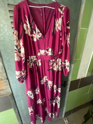Vestido morado flores y mariposas