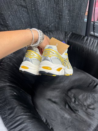 Zapatillas Asics GT-2160 Blancas y Amarillas