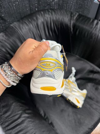 Zapatillas Asics GT-2160 Blancas y Amarillas