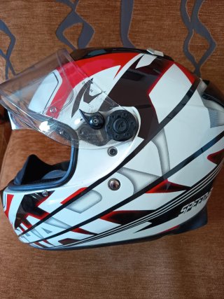 Casco de moto negro