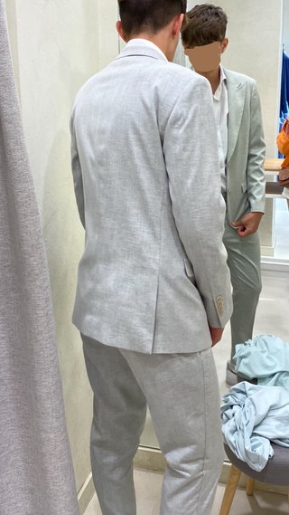Traje gris chaqueta y pantalón