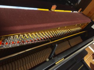 Piano vertical Steigerman con banqueta