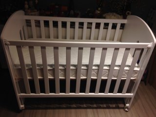 Cuna Micuna con cajón y ropa de cama