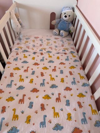 Cuna Micuna con cajón y ropa de cama
