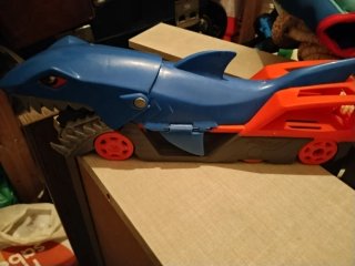 Camión Tiburón Hot Wheels