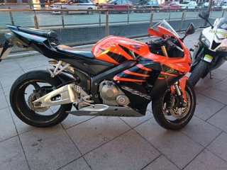Honda CBR600RR Deportiva Naranja y Negra
