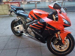 Honda CBR600RR Deportiva Naranja y Negra