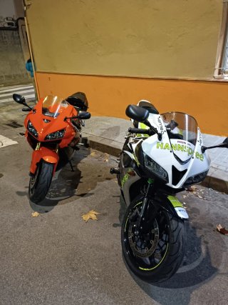 Honda CBR600RR Deportiva Naranja y Negra