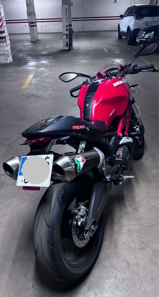 Ducati Monster 696 Roja