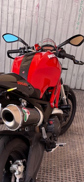 Ducati Monster 696 Roja