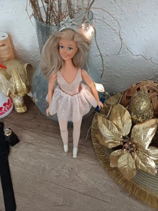 Barbie bailarina antigua con tiara