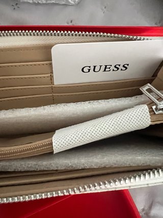 Monedero Guess Estampado Fresas