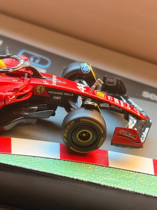 Réplica Ferrari Lewis Hamilton 2025
