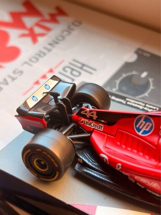 Réplica Ferrari Lewis Hamilton 2025